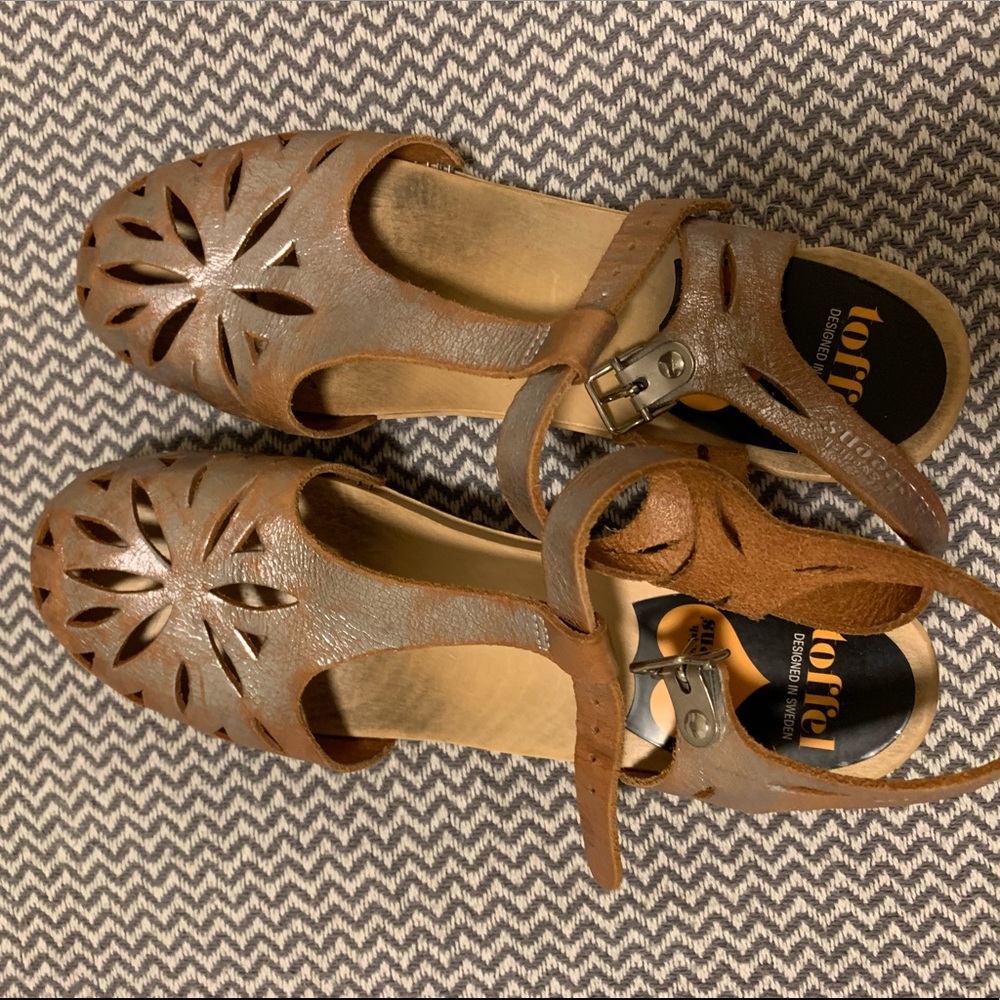 Hasbeens Rose Gold Clogs (LOOK AT DESCRIPTION)